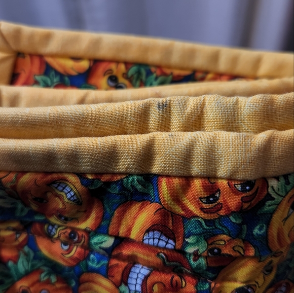 🎃 Handmade Quilted Halloween Table Runner 👻 - Picture 6 of 8